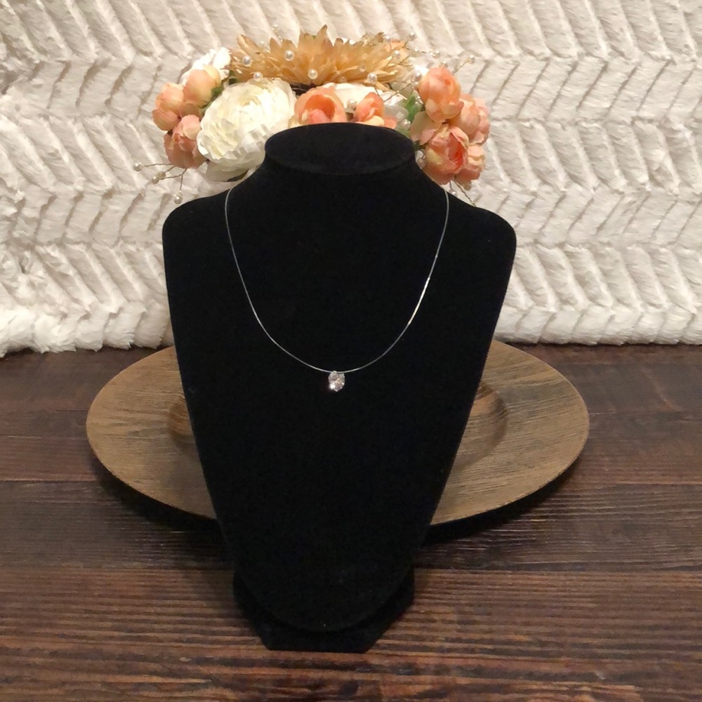 💗 Heart Shaped Crystal Illusion Necklace